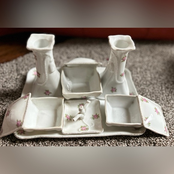 Antique porcelain knolls karlsbad Vanity set from Czechoslovakia. - Picture 3 of 6